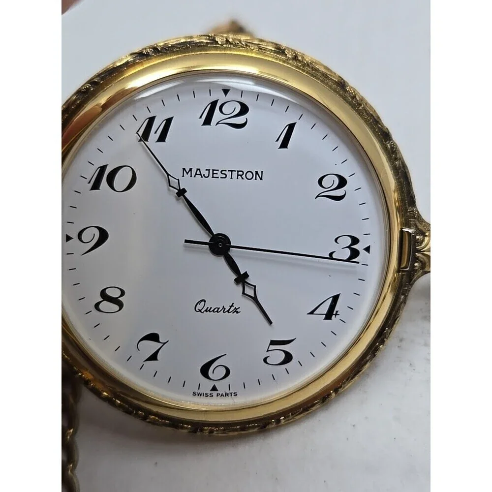 Vintage Majestron Duck Hunting Dog Gold Tone Quartz Pocket Watch New Battery
